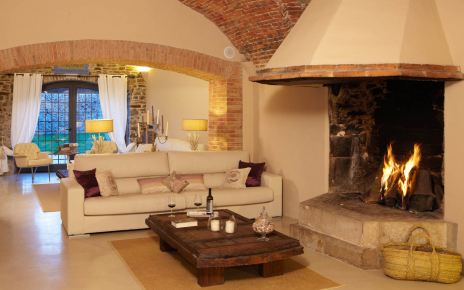 TV room, relaxing corners and open spaces